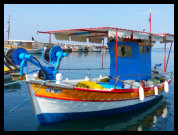 Fischerboot im Hafen Nea Plagia, ein Nachbar Dorf